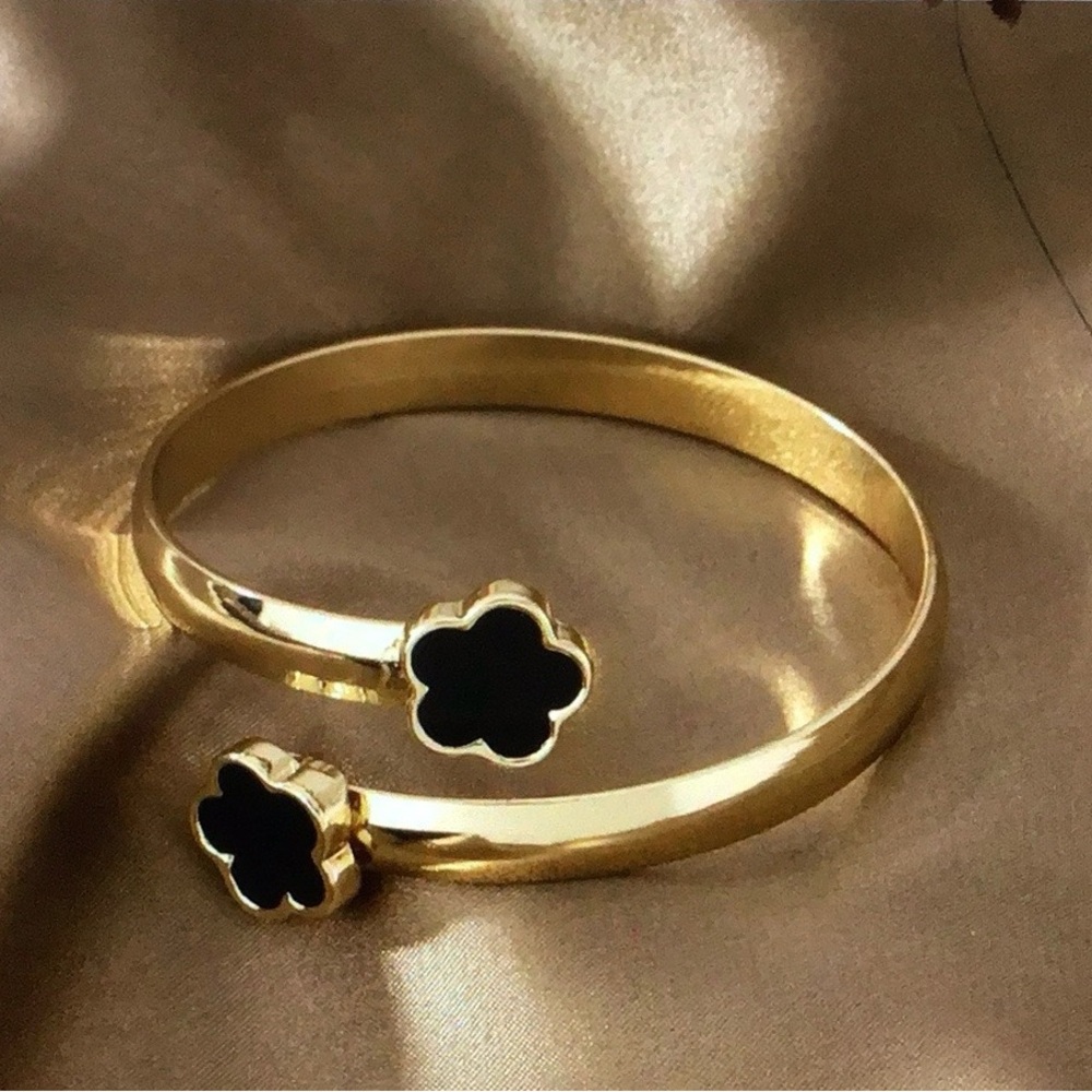 ✅Final Reduced Price✅Double Clover Flower Bangle Bracelet